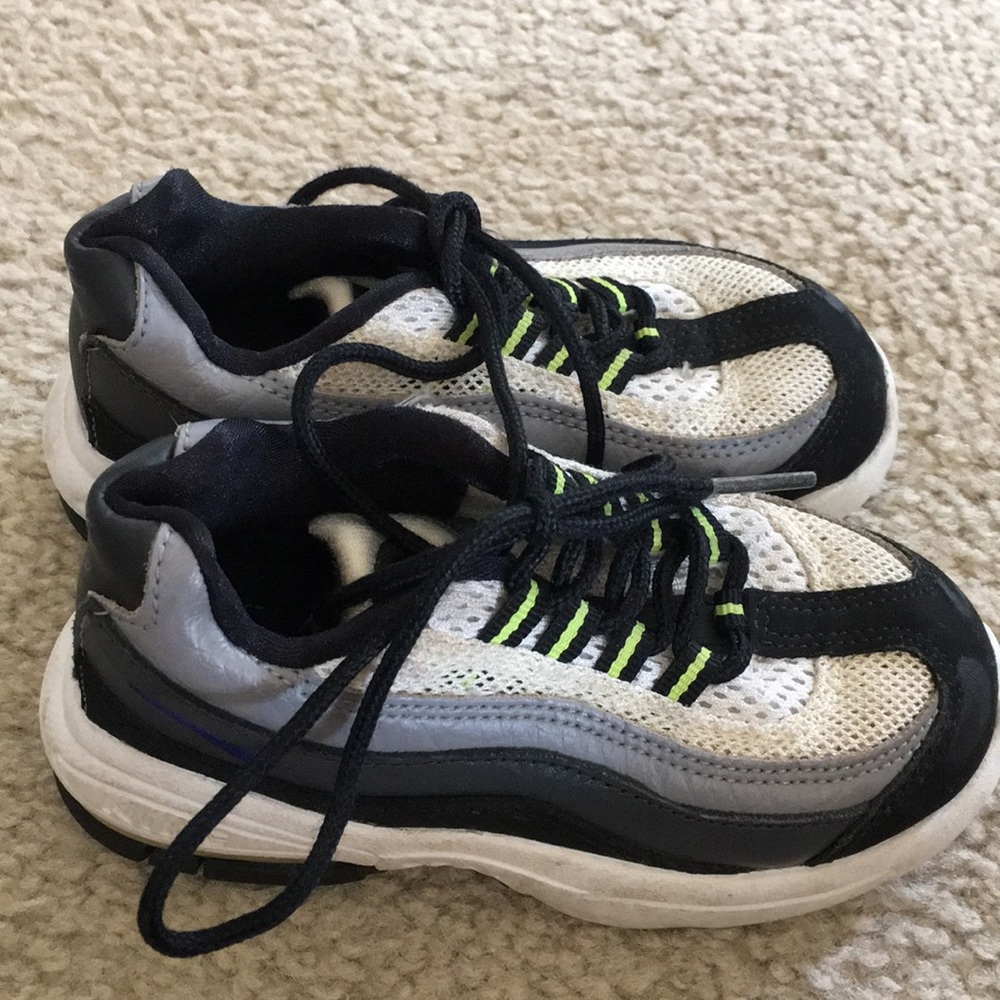 Toddler size 9 Nike Maxair Tennis Shoes